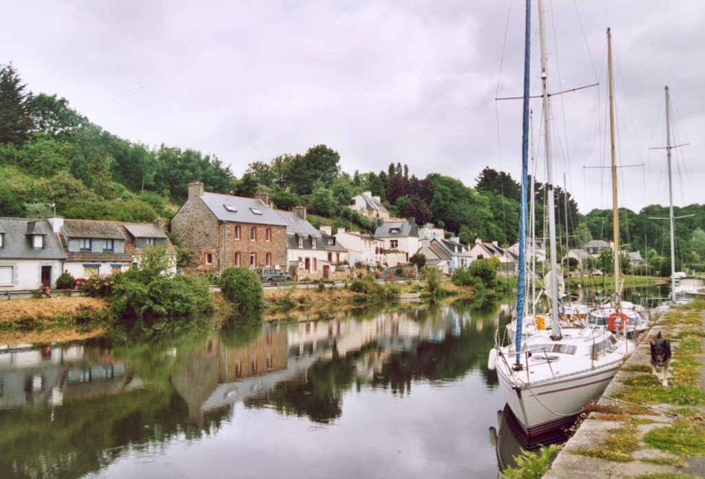 France_Cotes_d_Armor_Pontrieux_Port_02-1-scaled